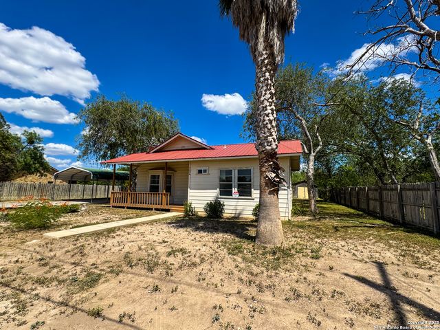 102 N Fort, Brackettville, TX 78832