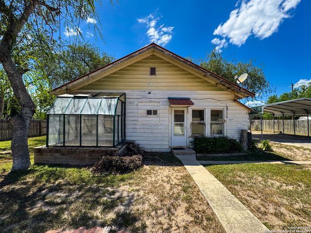 102 N Fort, Brackettville, TX 78832