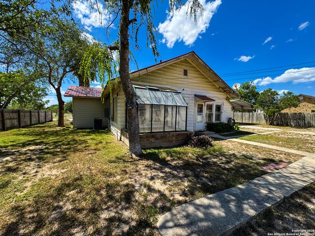 102 N Fort, Brackettville, TX 78832