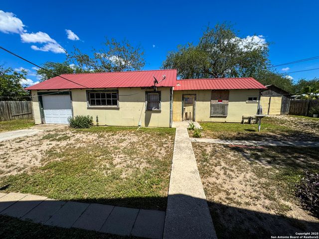 102 N Fort, Brackettville, TX 78832