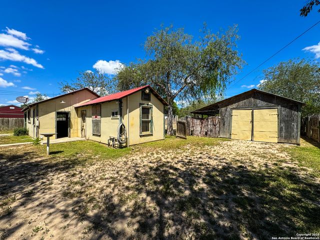 102 N Fort, Brackettville, TX 78832