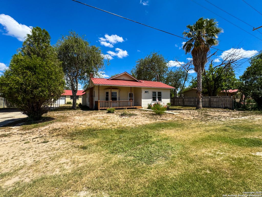 102 N Fort, Brackettville, TX 78832