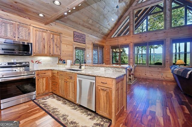 121 Noontootla Trail, Blue Ridge, GA 30513