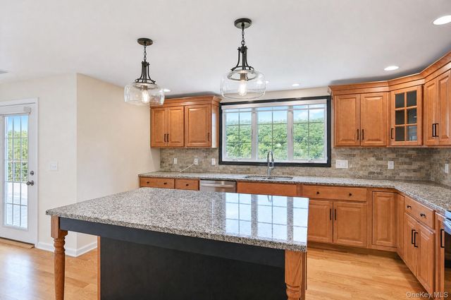 36 Sunset New Fairfield, New Fairfield, NY 06812