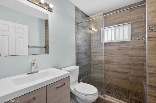 4533 Saturn, Los Angeles, CA 90019