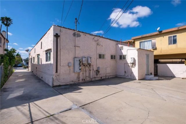 4533 Saturn, Los Angeles, CA 90019