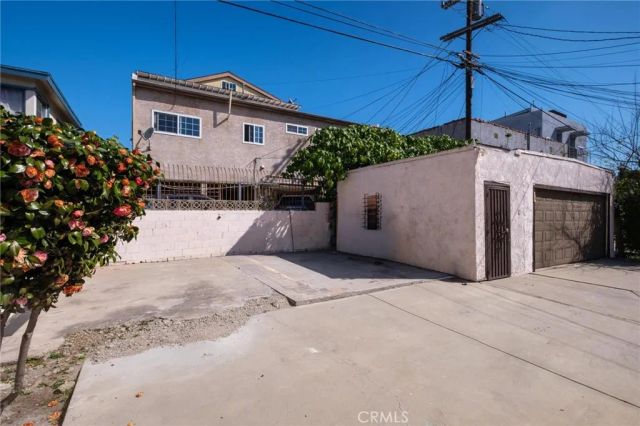 4533 Saturn, Los Angeles, CA 90019