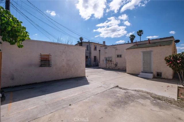 4533 Saturn, Los Angeles, CA 90019