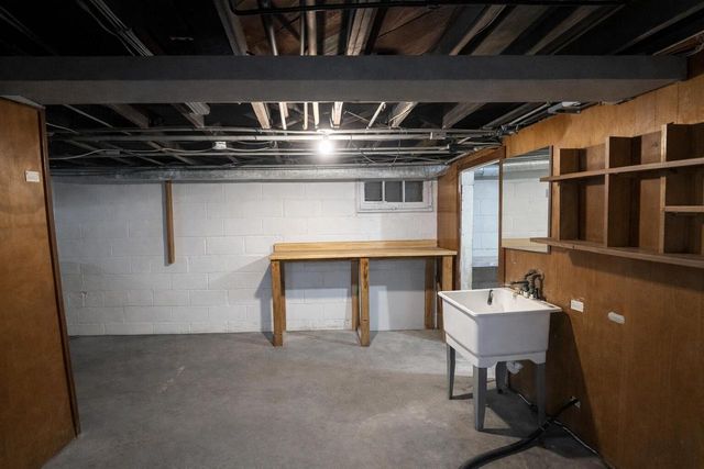 6220 W Burnham STREET, West Allis, WI 53219