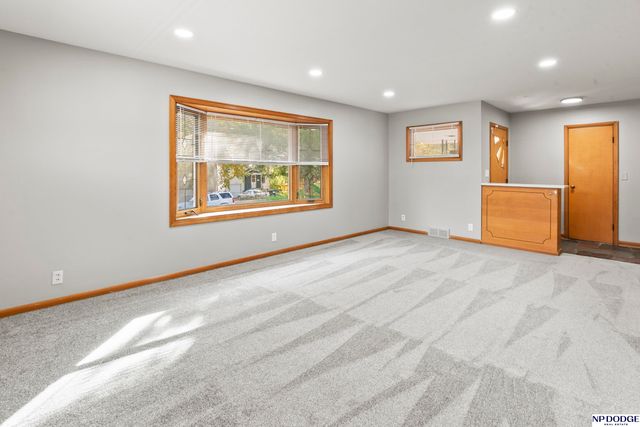 6548 N 34 Street, Omaha, NE 68112