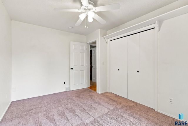 917 E Heatherwood Dr Drive, Brandon, SD 57005