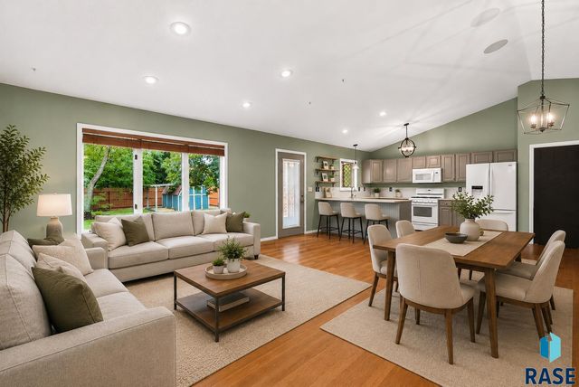 917 E Heatherwood Dr Drive, Brandon, SD 57005