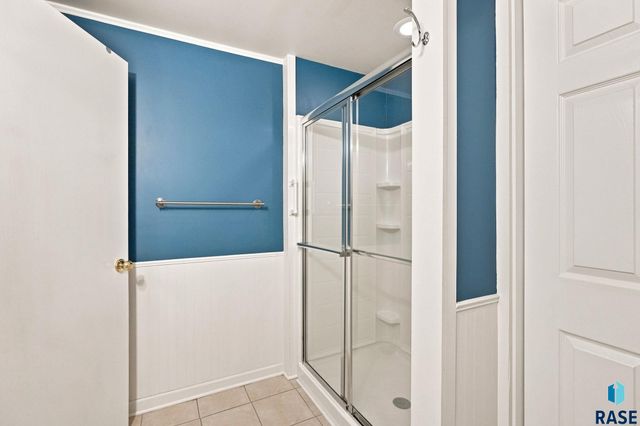 917 E Heatherwood Dr Drive, Brandon, SD 57005