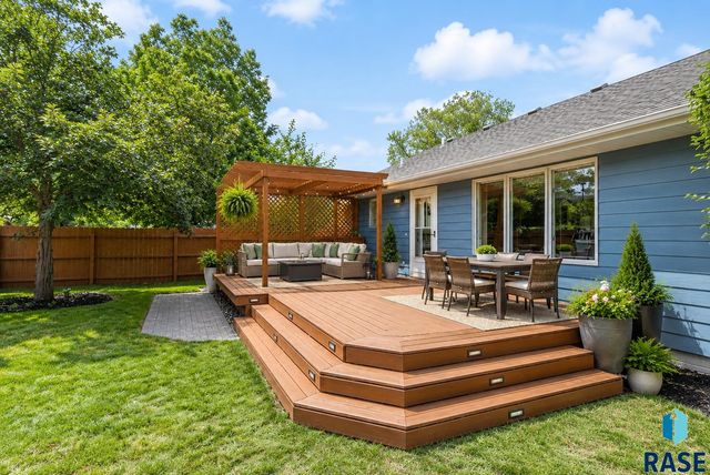 917 E Heatherwood Dr Drive, Brandon, SD 57005