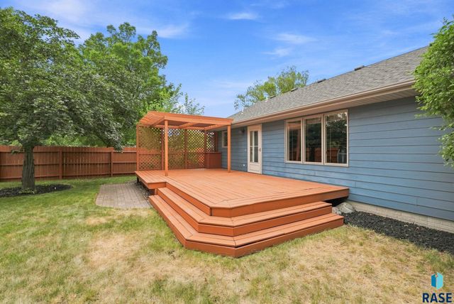 917 E Heatherwood Dr Drive, Brandon, SD 57005