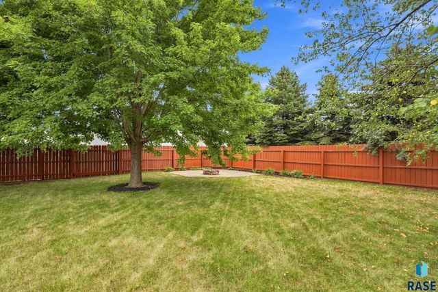917 E Heatherwood Dr Drive, Brandon, SD 57005