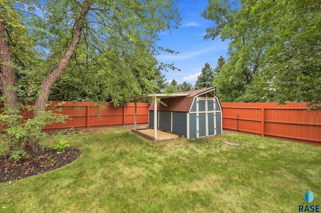 917 E Heatherwood Dr Drive, Brandon, SD 57005