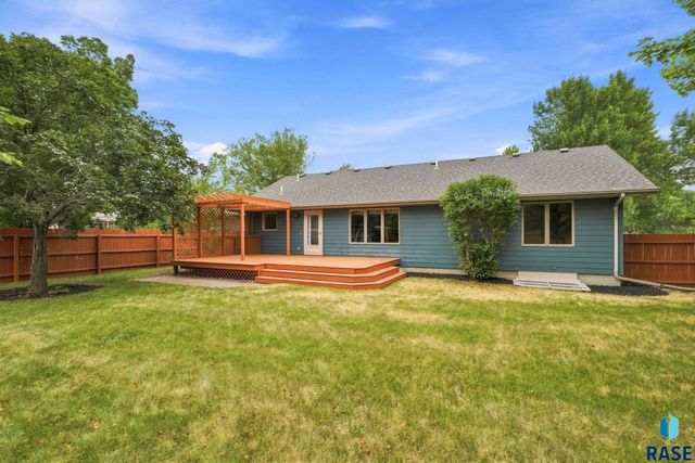 917 E Heatherwood Dr Drive, Brandon, SD 57005