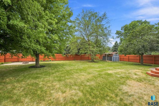 917 E Heatherwood Dr Drive, Brandon, SD 57005