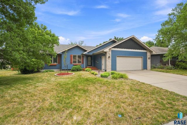 917 E Heatherwood Dr Drive, Brandon, SD 57005