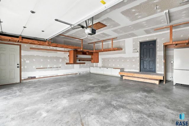 917 E Heatherwood Dr Drive, Brandon, SD 57005