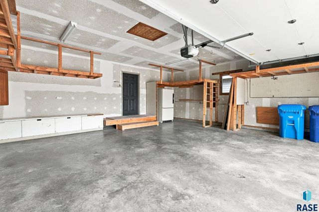917 E Heatherwood Dr Drive, Brandon, SD 57005