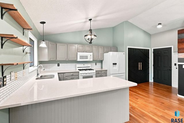 917 E Heatherwood Dr Drive, Brandon, SD 57005