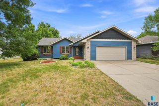 917 E Heatherwood Dr Drive, Brandon, SD 57005
