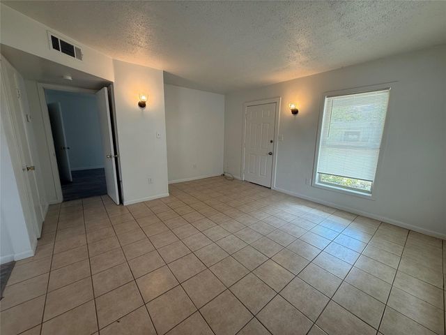 622 Trinity ST, Lockhart, TX 78644
