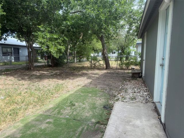 622 Trinity ST, Lockhart, TX 78644