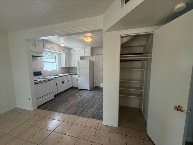622 Trinity ST, Lockhart, TX 78644