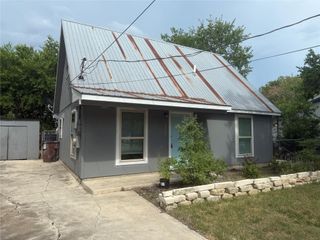 622 Trinity ST, Lockhart, TX 78644