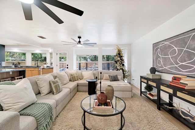 512 E Kelso Avenue, Fresno, CA 93720