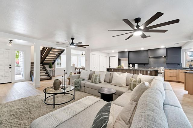 512 E Kelso Avenue, Fresno, CA 93720