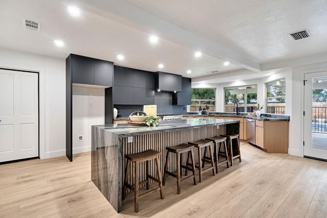 512 E Kelso Avenue, Fresno, CA 93720