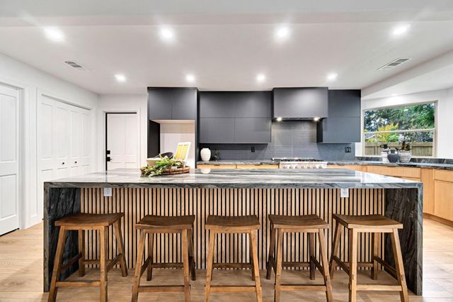 512 E Kelso Avenue, Fresno, CA 93720