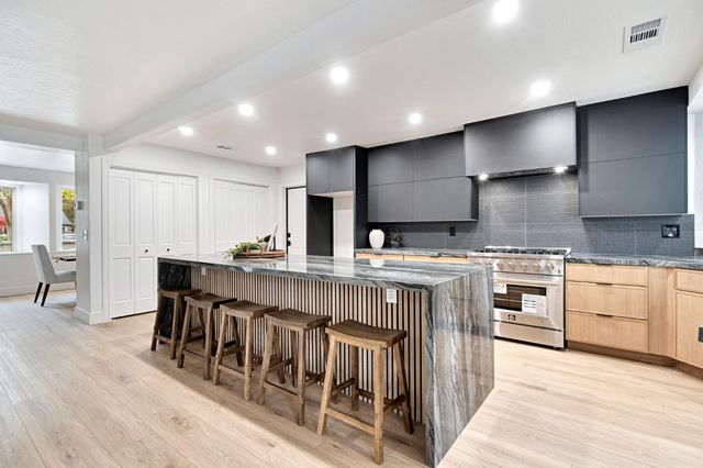 512 E Kelso Avenue, Fresno, CA 93720