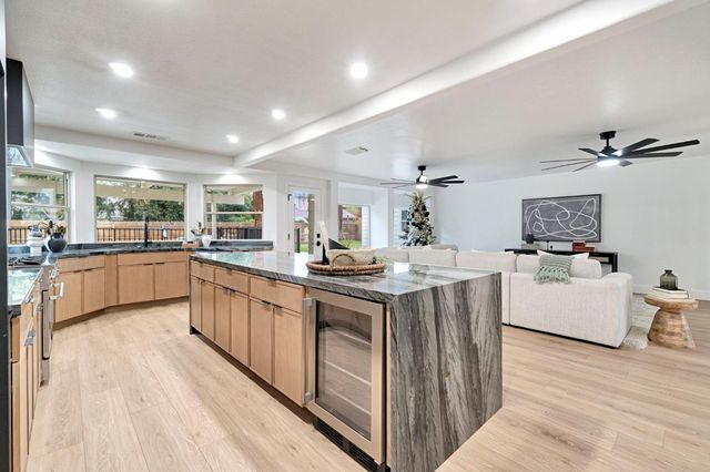 512 E Kelso Avenue, Fresno, CA 93720