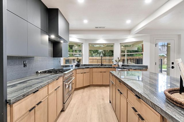 512 E Kelso Avenue, Fresno, CA 93720