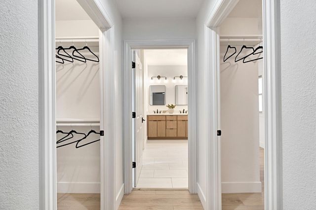 512 E Kelso Avenue, Fresno, CA 93720