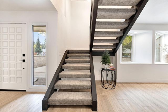 512 E Kelso Avenue, Fresno, CA 93720