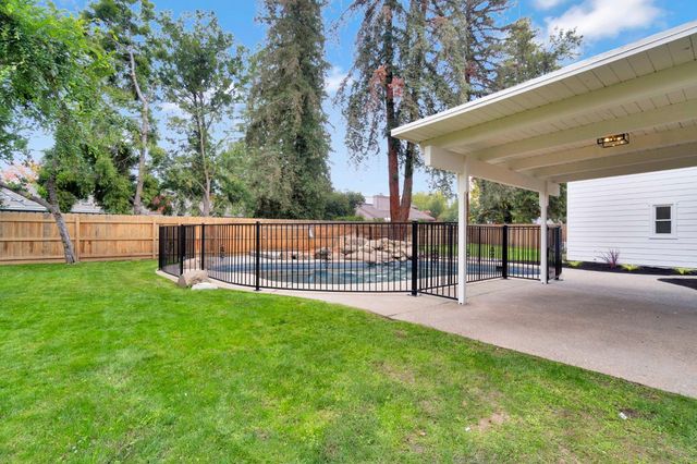 512 E Kelso Avenue, Fresno, CA 93720