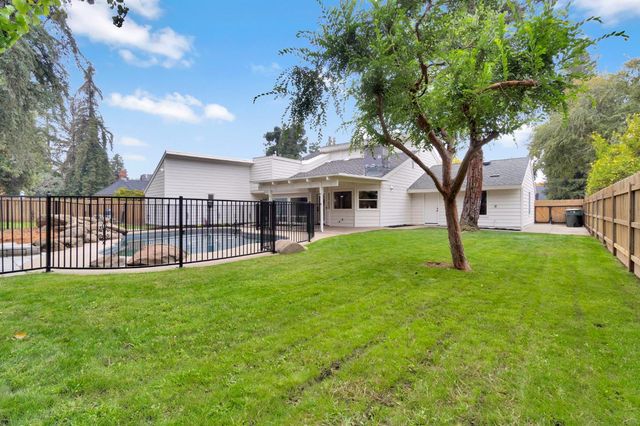 512 E Kelso Avenue, Fresno, CA 93720
