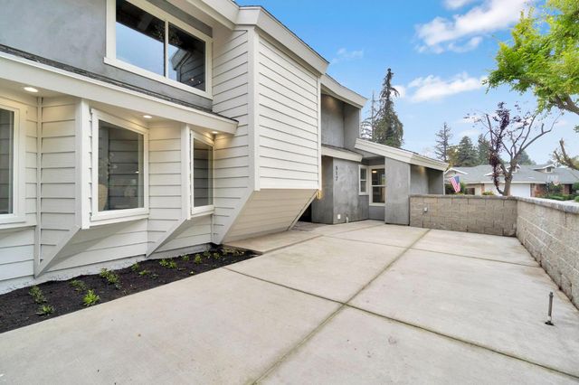 512 E Kelso Avenue, Fresno, CA 93720