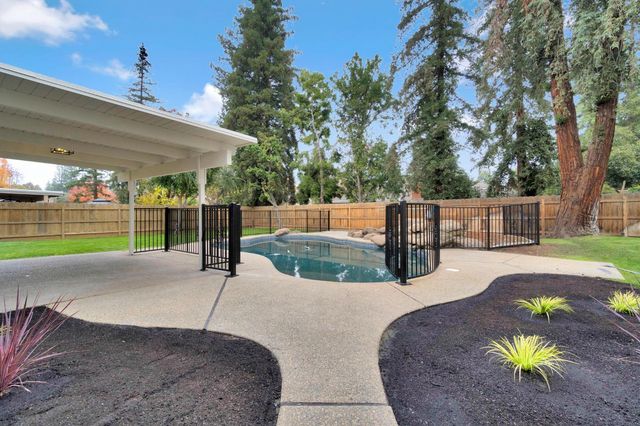 512 E Kelso Avenue, Fresno, CA 93720