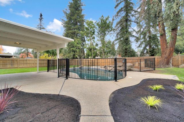 512 E Kelso Avenue, Fresno, CA 93720