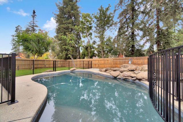 512 E Kelso Avenue, Fresno, CA 93720