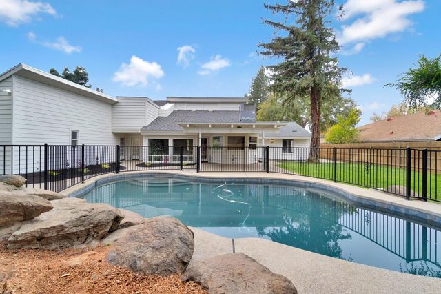 512 E Kelso Avenue, Fresno, CA 93720