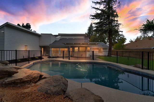 512 E Kelso Avenue, Fresno, CA 93720