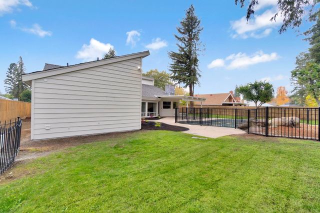 512 E Kelso Avenue, Fresno, CA 93720